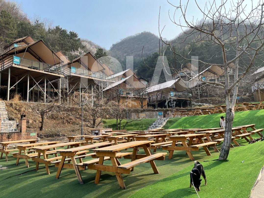 使用酒店帳篷開設露營風咖啡店